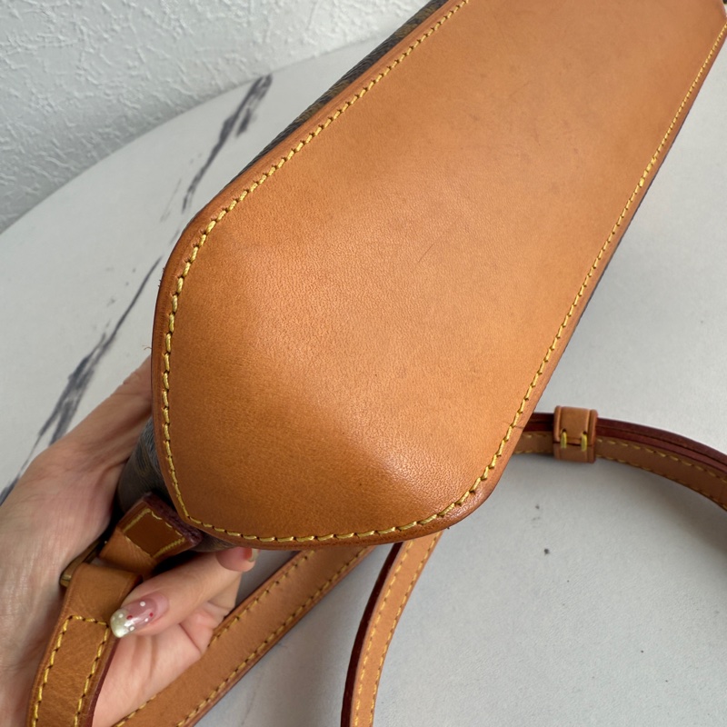 極難找的包款 斜背尺寸剛剛好😆老花-8