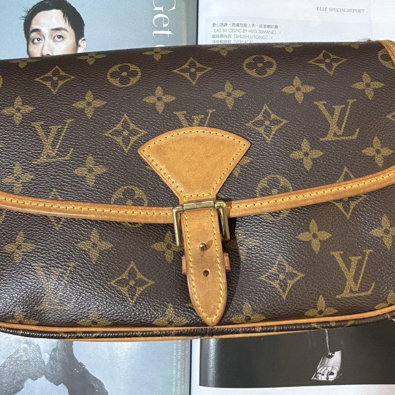 ::LOUIS VUITTON:: LV M42250 咖啡色經典花紋馬鞍斜背包法棍包-1