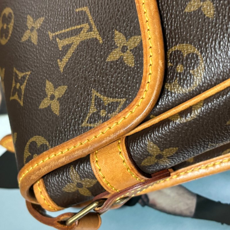 ::LOUIS VUITTON:: LV M42250 咖啡色經典花紋馬鞍斜背包法棍包-17