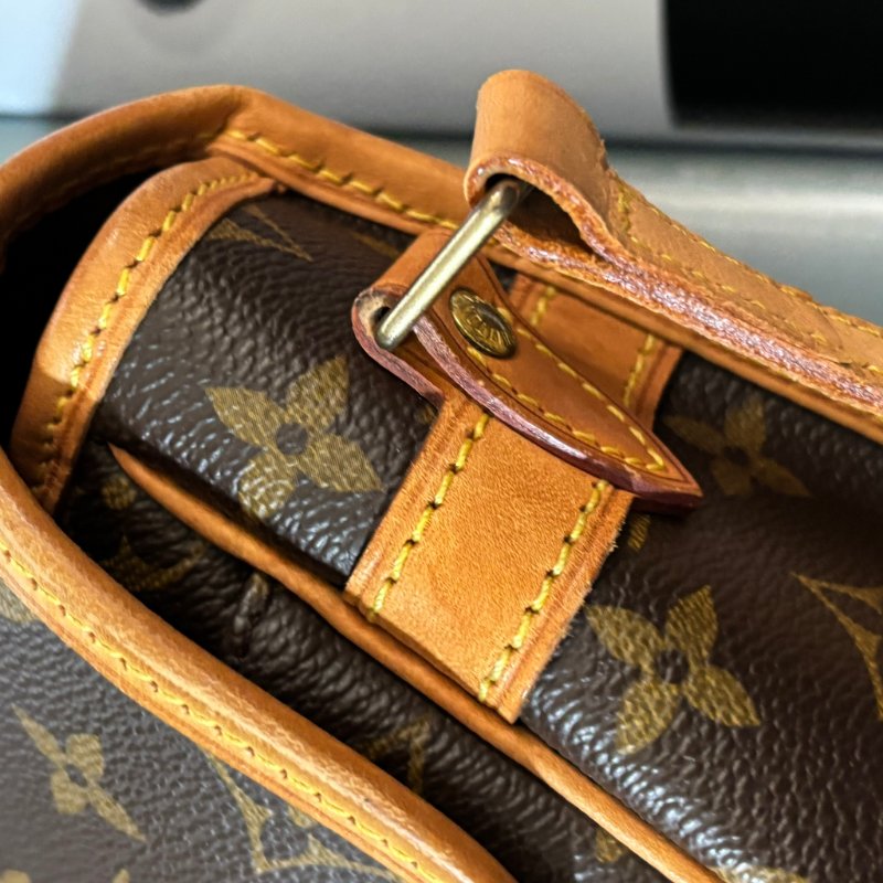 ::LOUIS VUITTON:: LV M42250 咖啡色經典花紋馬鞍斜背包法棍包-22