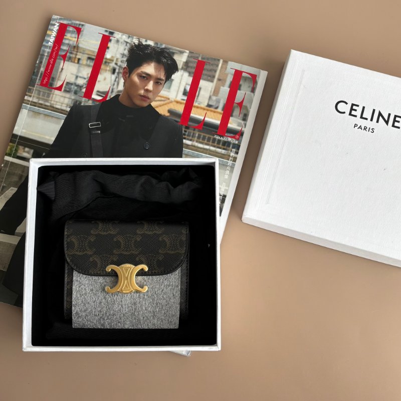 ::CELINE:: TRIOMPHE咖啡色經典花紋內牛皮凱旋門金色LOGO釦式三折短夾-0