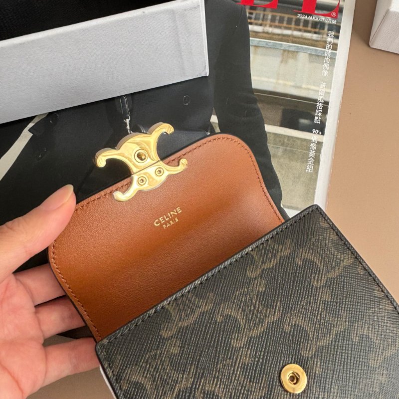 ::CELINE:: TRIOMPHE咖啡色經典花紋內牛皮凱旋門金色LOGO釦式三折短夾-5