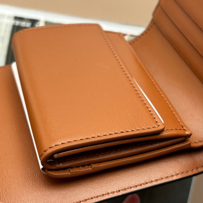 ::CELINE:: TRIOMPHE咖啡色經典花紋內牛皮凱旋門金色LOGO釦式三折短夾-8