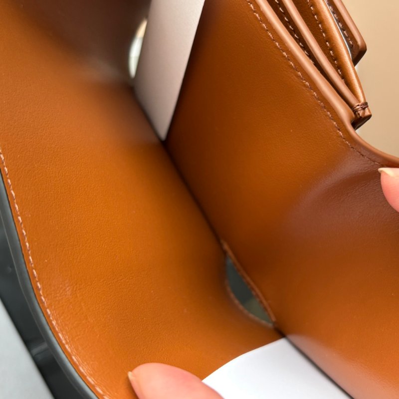 ::CELINE:: TRIOMPHE咖啡色經典花紋內牛皮凱旋門金色LOGO釦式三折短夾-9