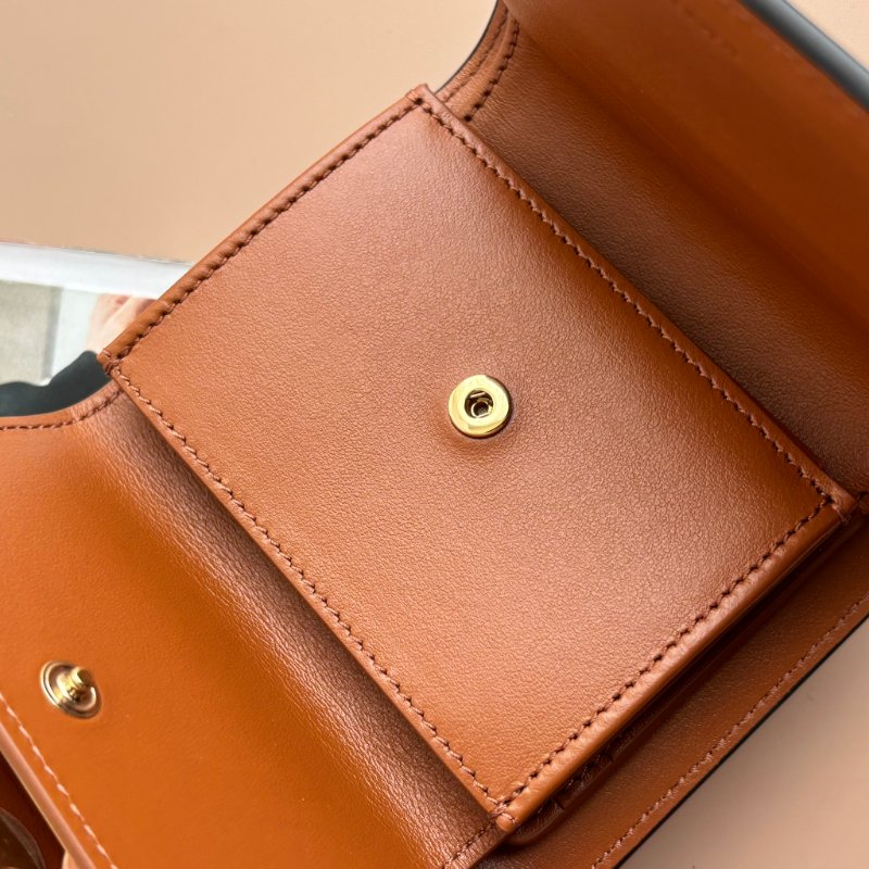 ::CELINE:: TRIOMPHE咖啡色經典花紋內牛皮凱旋門金色LOGO釦式三折短夾-11