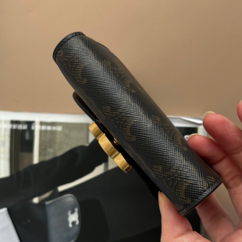 ::CELINE:: TRIOMPHE咖啡色經典花紋內牛皮凱旋門金色LOGO釦式三折短夾-15