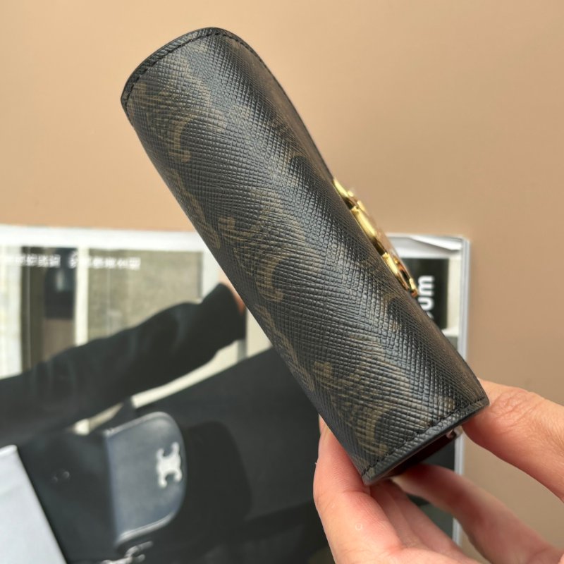 ::CELINE:: TRIOMPHE咖啡色經典花紋內牛皮凱旋門金色LOGO釦式三折短夾-16