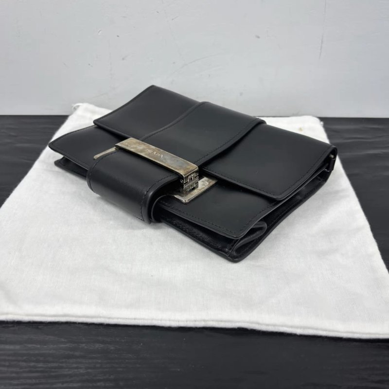 PRADA 黑銀舌頭肩背斜背包22*17*3 98新配件盒子塵袋-4