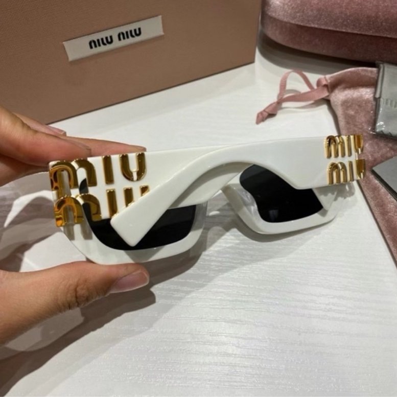 Miumiu mu09ws 經典白色墨鏡 全新全配-3