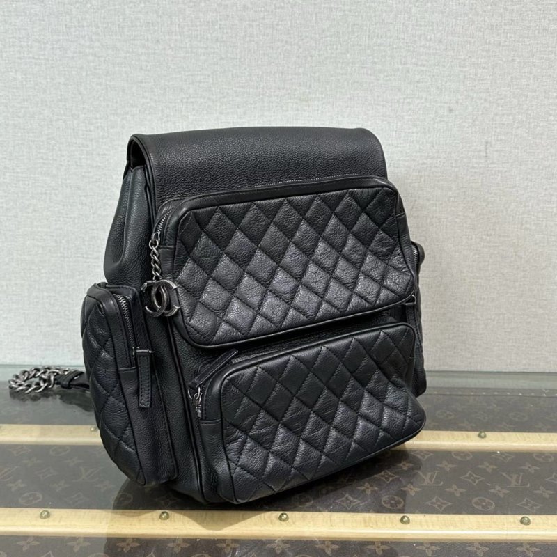 CHANEL 黑銀菱格紋多口袋後背包34*32*17 98新-1