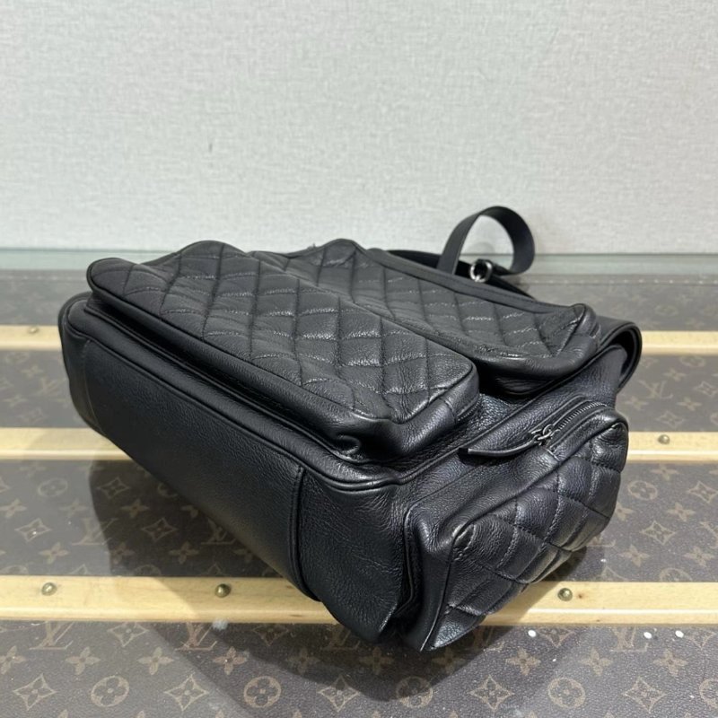 CHANEL 黑銀菱格紋多口袋後背包34*32*17 98新-2