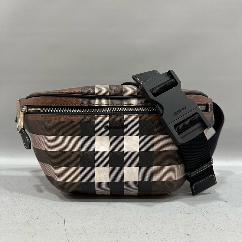 BURBERRY 8052806 咖白格紋黑釦腰包-0
