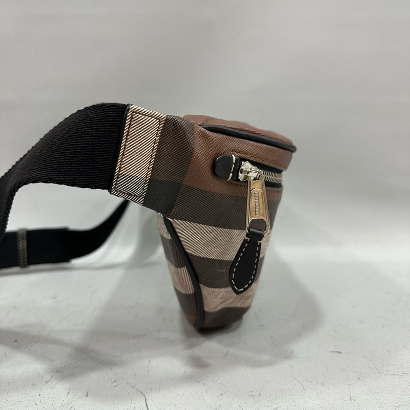 BURBERRY 8052806 咖白格紋黑釦腰包-3