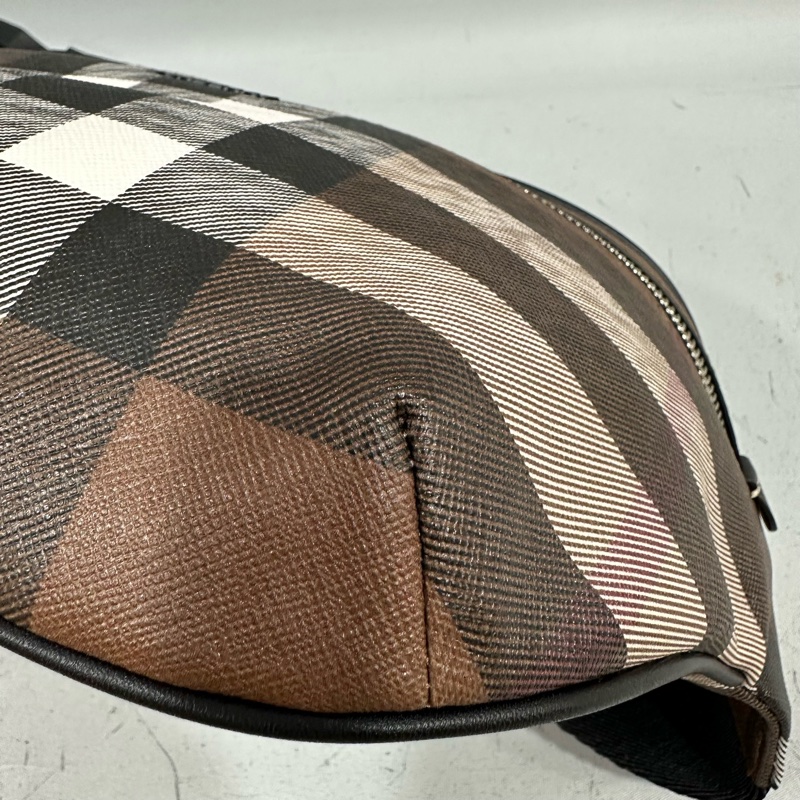 BURBERRY 8052806 咖白格紋黑釦腰包-12