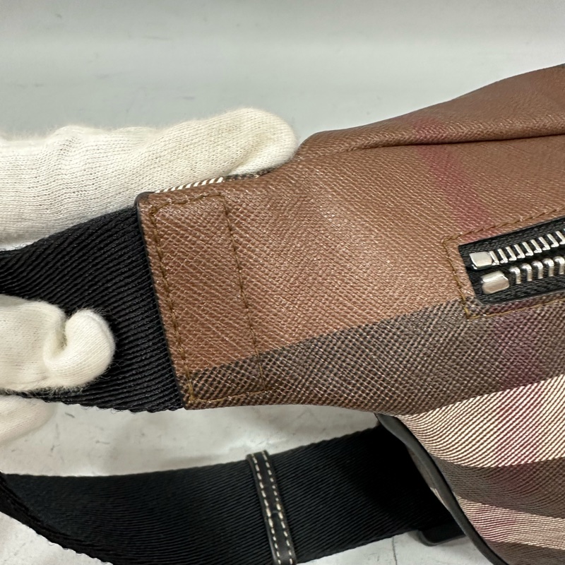 BURBERRY 8052806 咖白格紋黑釦腰包-15