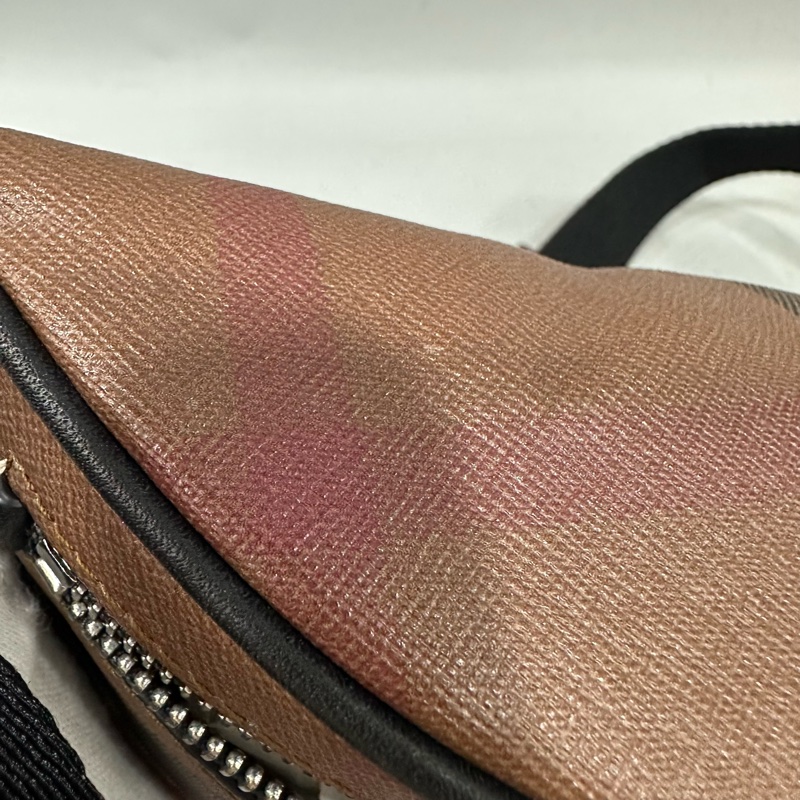 BURBERRY 8052806 咖白格紋黑釦腰包-17