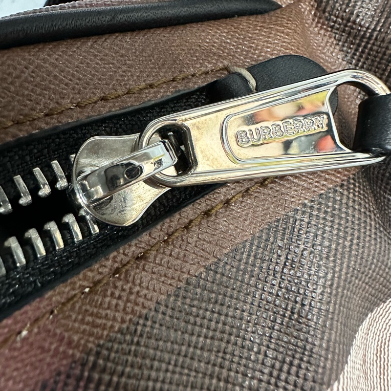 BURBERRY 8052806 咖白格紋黑釦腰包-19