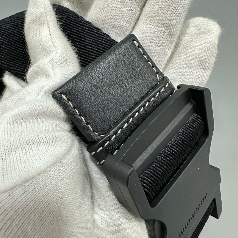 BURBERRY 8052806 咖白格紋黑釦腰包-28