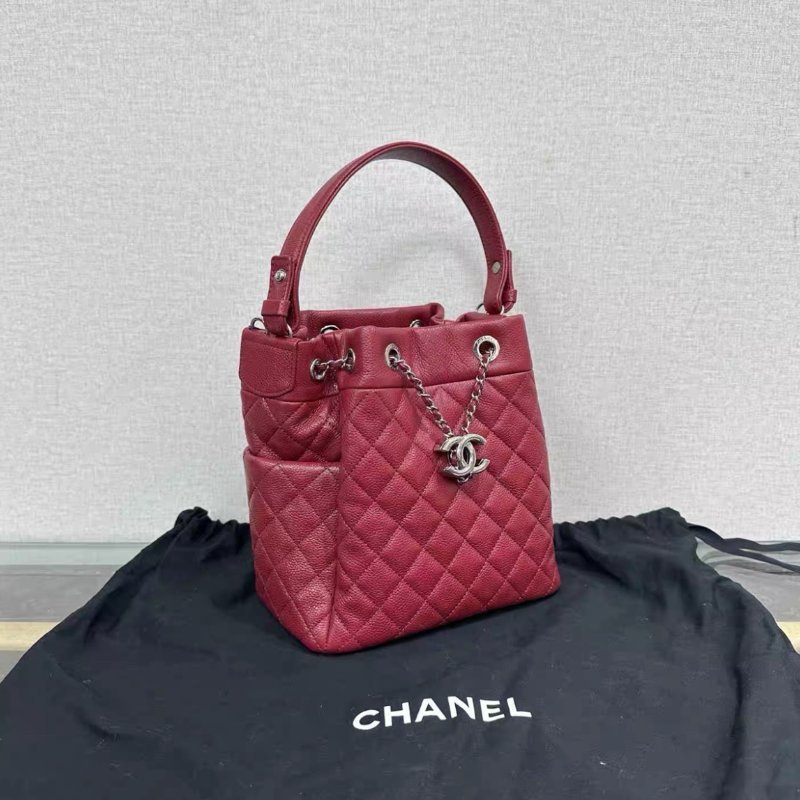 CHANEL 紅銀荔枝牛皮抽繩水桶包 20*21*12 98新配件塵袋-1