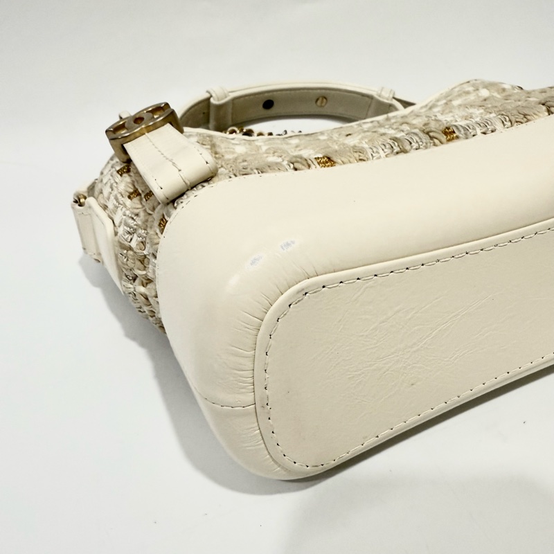 CHANEL - 白色毛呢流浪包（小號）-5