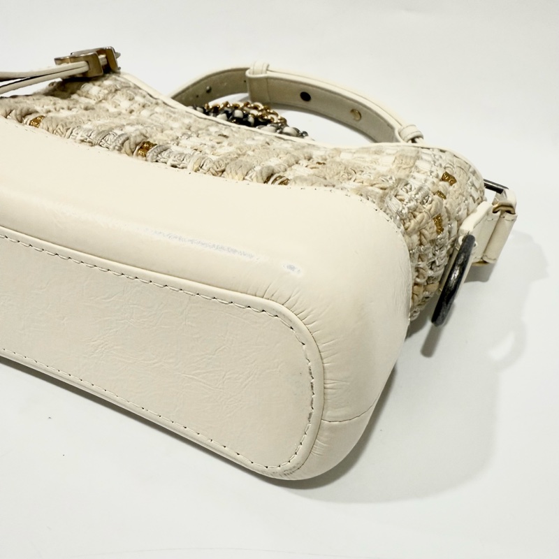 CHANEL - 白色毛呢流浪包（小號）-6