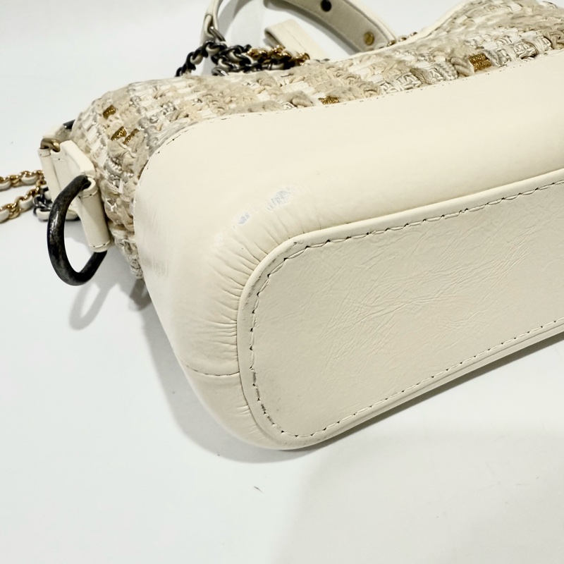 CHANEL - 白色毛呢流浪包（小號）-7