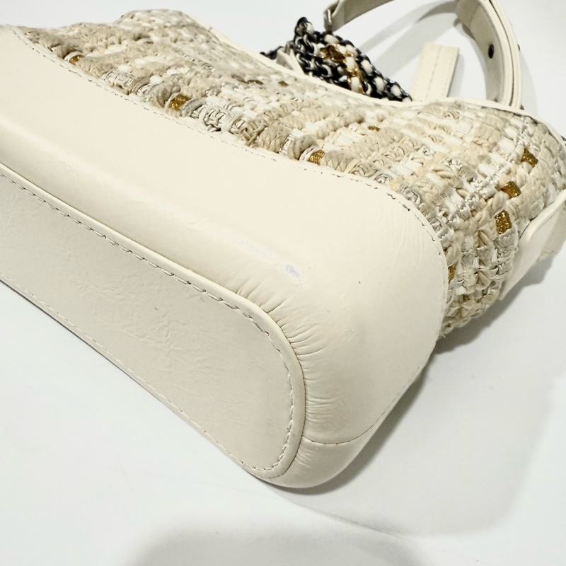 CHANEL - 白色毛呢流浪包（小號）-8