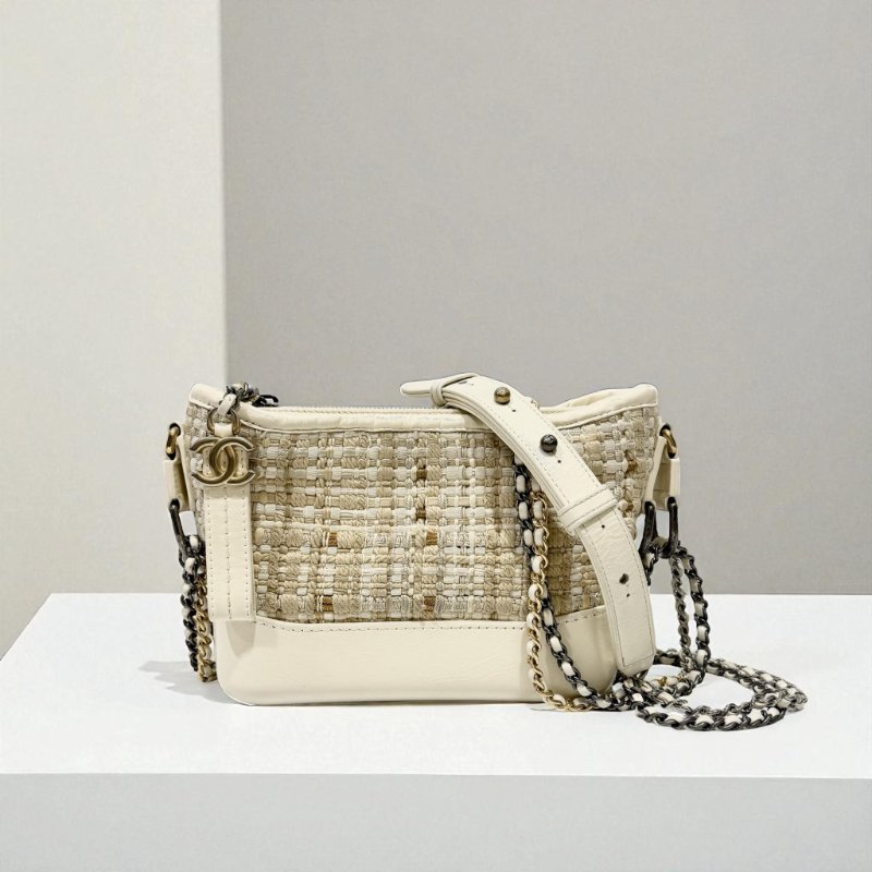 CHANEL - 白色毛呢流浪包（小號）-0