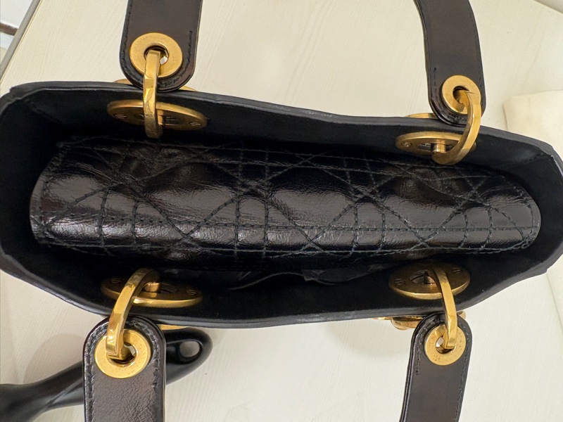 Dior/迪奥黑金油蠟牛皮 限量徽章款 四格戴妃 20*17*8-7