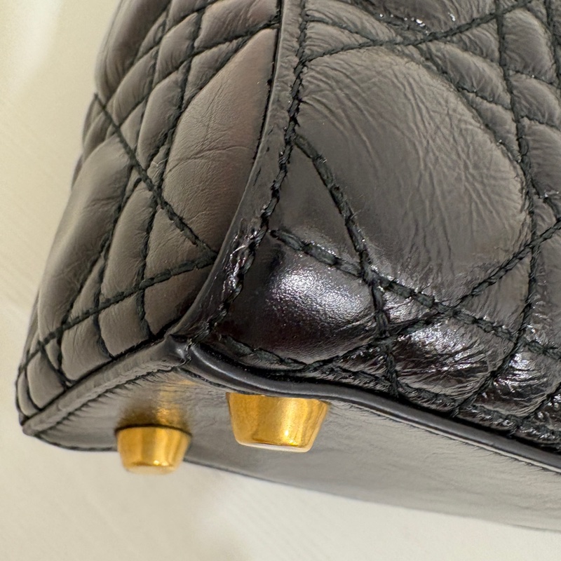 Dior/迪奥黑金油蠟牛皮 限量徽章款 四格戴妃 20*17*8-10