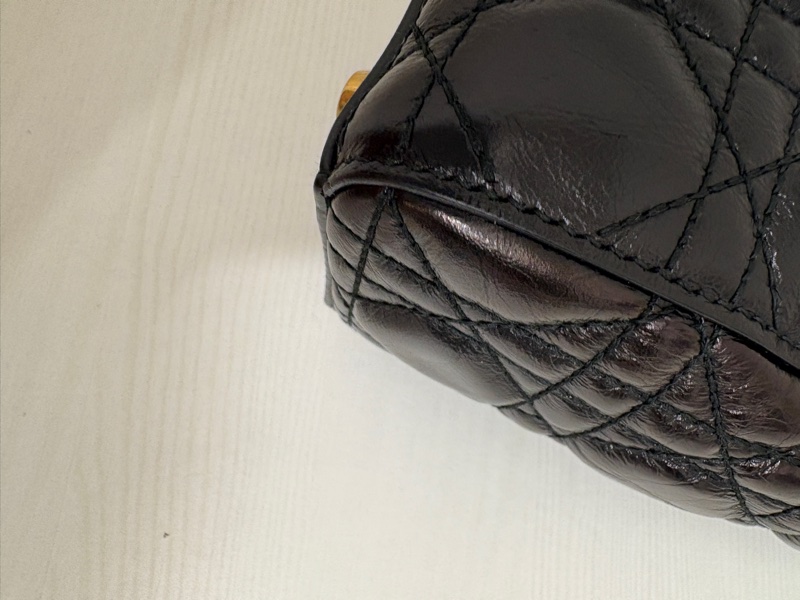 Dior/迪奥黑金油蠟牛皮 限量徽章款 四格戴妃 20*17*8-11