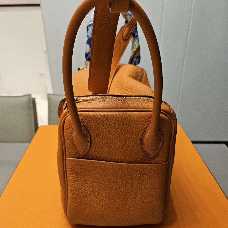 Hermes 經典愛馬仕橘 Lindy 26肩背包-1