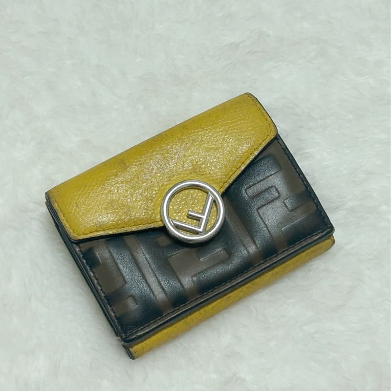 FENDI 老花壓紋 小牛皮三折錢包-0