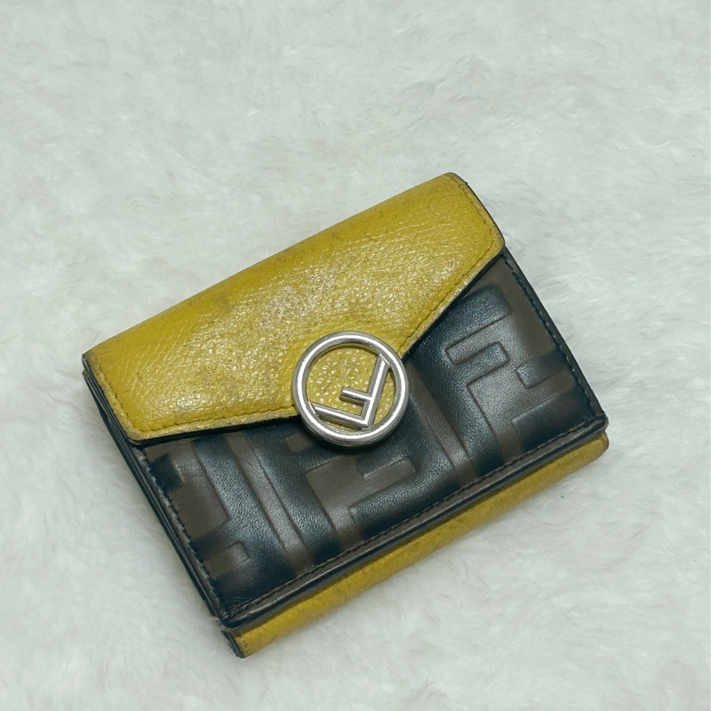 FENDI 老花壓紋 小牛皮三折錢包-7