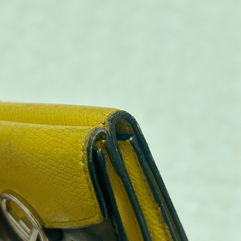 FENDI 老花壓紋 小牛皮三折錢包-10