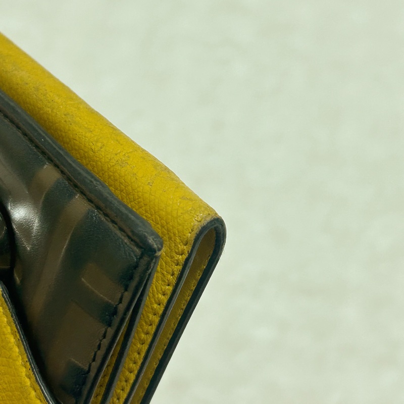 FENDI 老花壓紋 小牛皮三折錢包-11