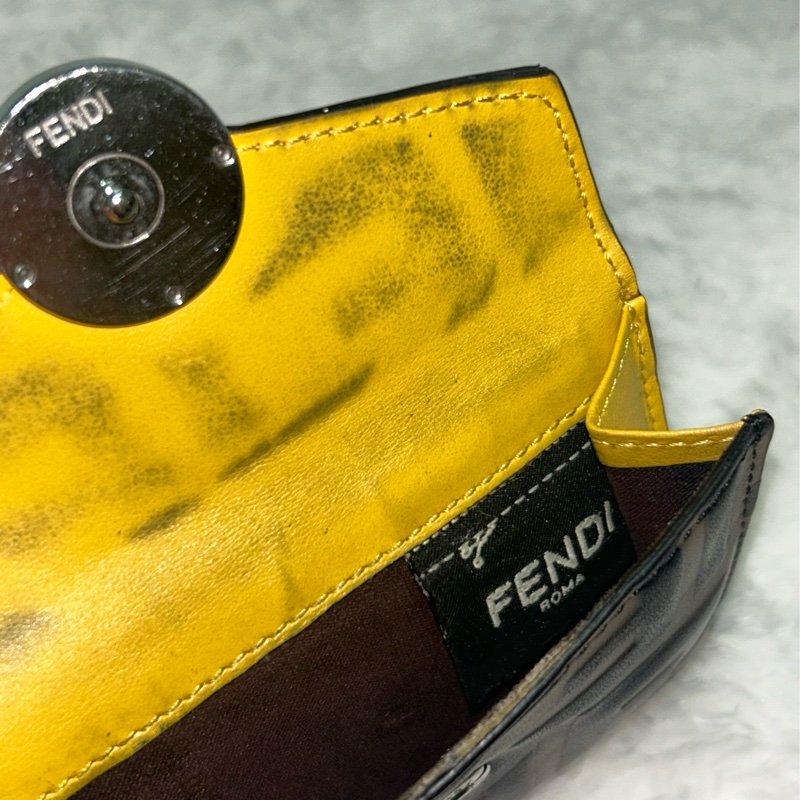 FENDI 老花壓紋 小牛皮三折錢包-14
