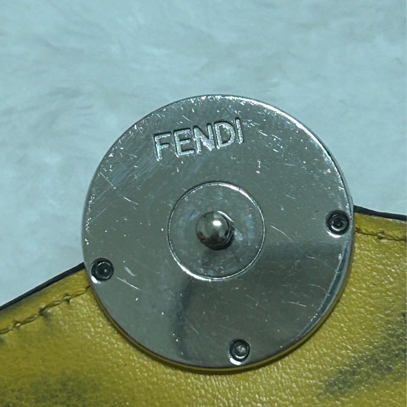 FENDI 老花壓紋 小牛皮三折錢包-15