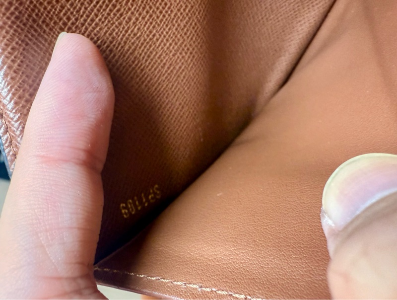 ✔️Louis Vuitton / LV VICTORINE 三折信封零錢袋釦式短夾 M62472-9