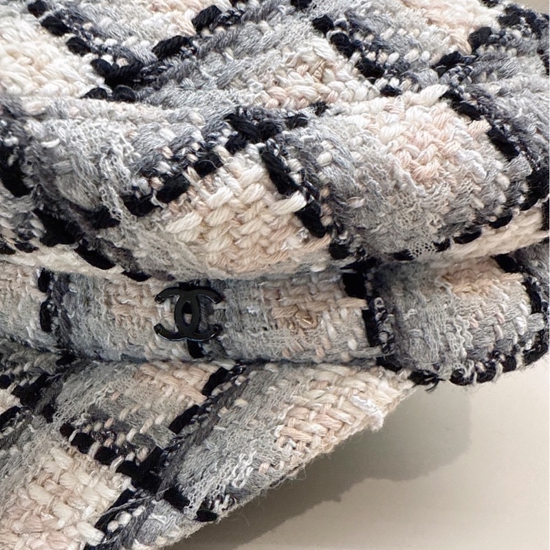 CHANEL 毛呢米拼灰格紋報童帽 S-1