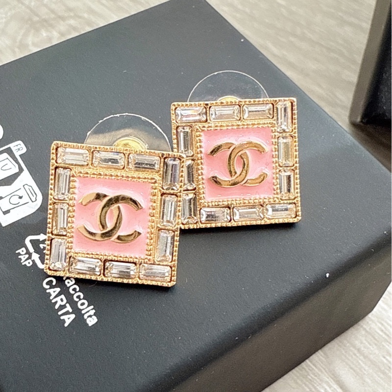 CHANEL 方型粉色Logo耳環-0