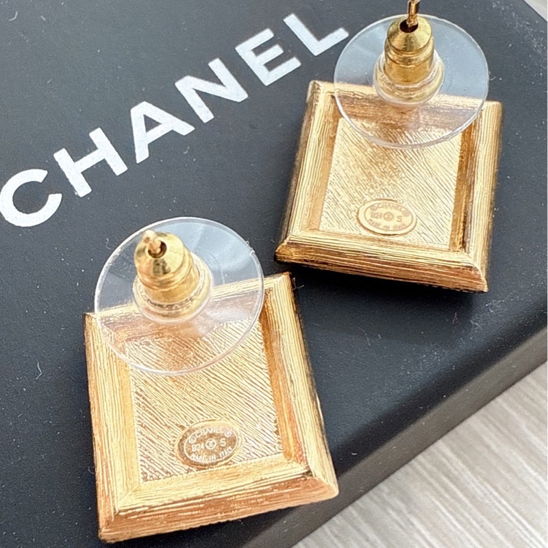 CHANEL 方型粉色Logo耳環-3