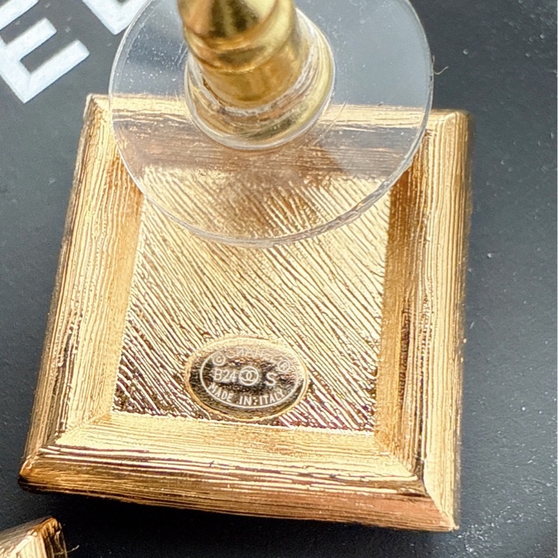 CHANEL 方型粉色Logo耳環-4