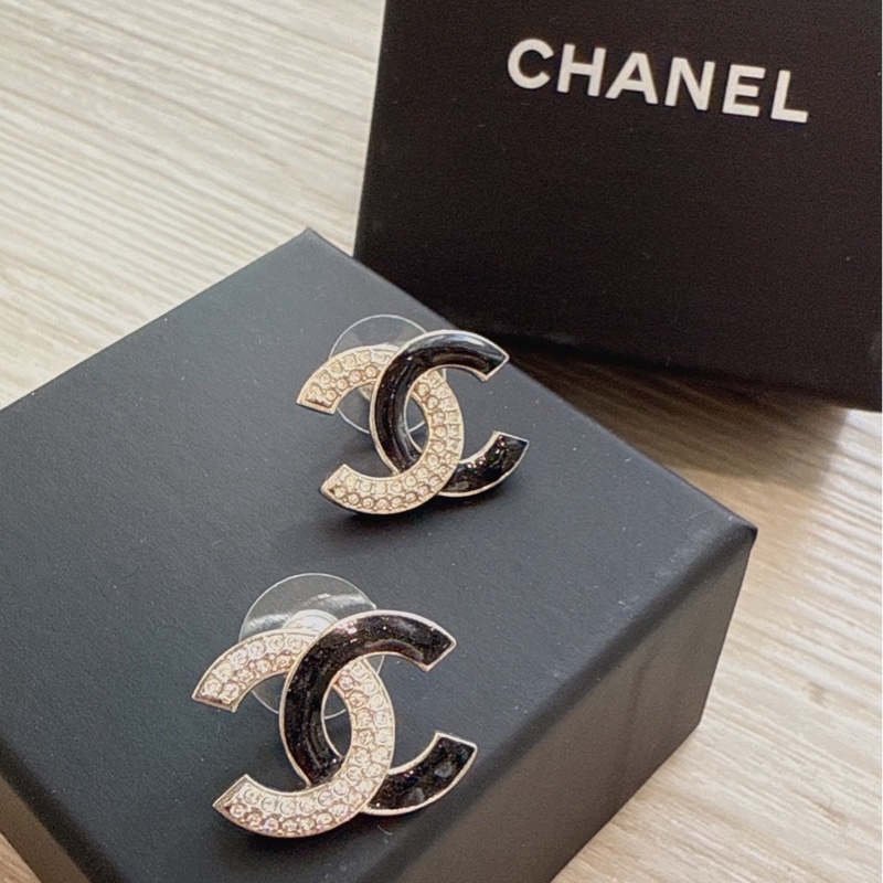 CHANEL 拼色Logo耳環-0