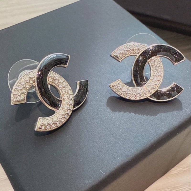CHANEL 拼色Logo耳環-2