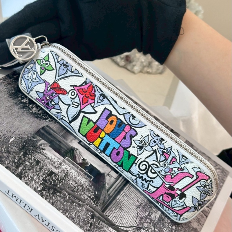 LV 限量塗鴉鉛筆袋-0