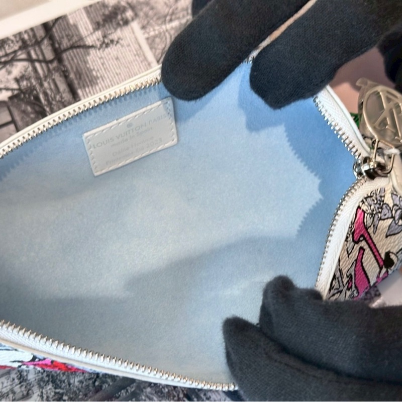 LV 限量塗鴉鉛筆袋-5