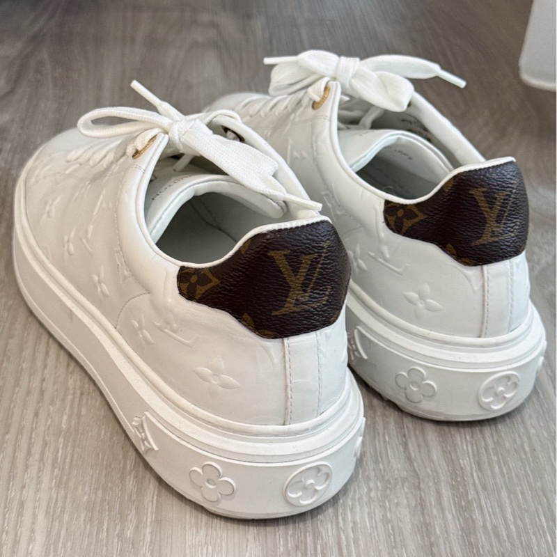 LV 浮雕老花白色休閒鞋 38.5-1
