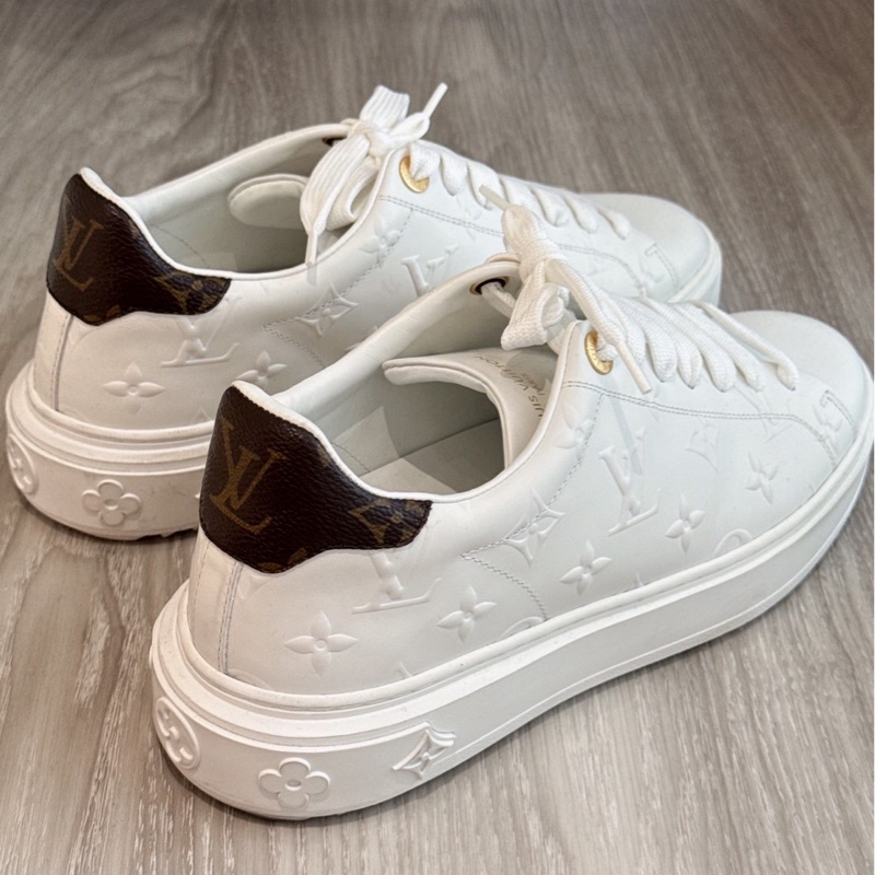 LV 浮雕老花白色休閒鞋 38.5-2