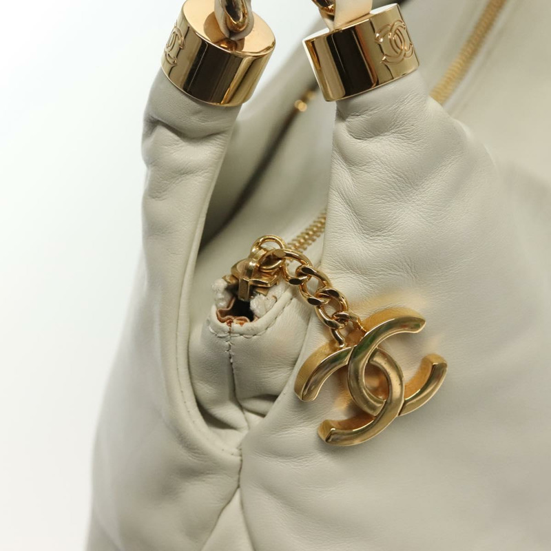【日本直送】香奈兒 COCO 標誌鏈單肩包小羊皮白金色 CC 正品 BA4593-17
